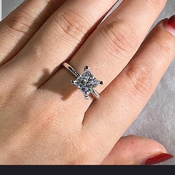 💍💍Gorgeous 2 Carat White Sapphire ring - Picture 3 of 8